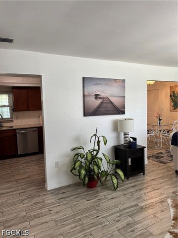 879 Lake McGregor DR, Fort Myers, FL 33919