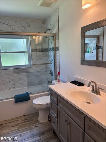 879 Lake McGregor DR, Fort Myers, FL 33919