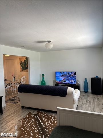 879 Lake McGregor DR, Fort Myers, FL 33919