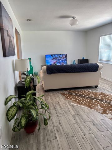 879 Lake McGregor DR, Fort Myers, FL 33919