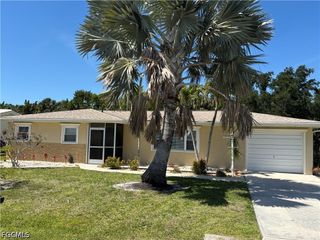 879 Lake McGregor DR, Fort Myers, FL 33919