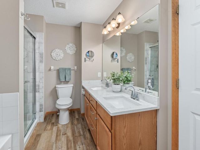 2955 Wyndam Court, Shakopee, MN 55379
