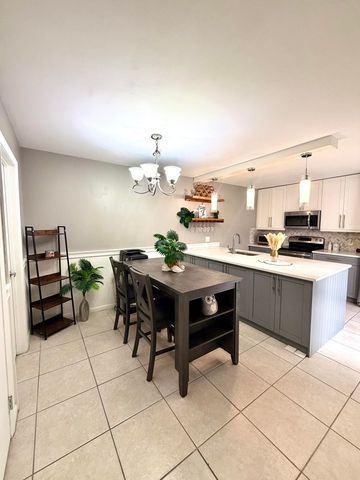 812 8th Way, West Palm Beach, FL 33407