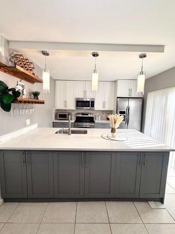 812 8th Way, West Palm Beach, FL 33407