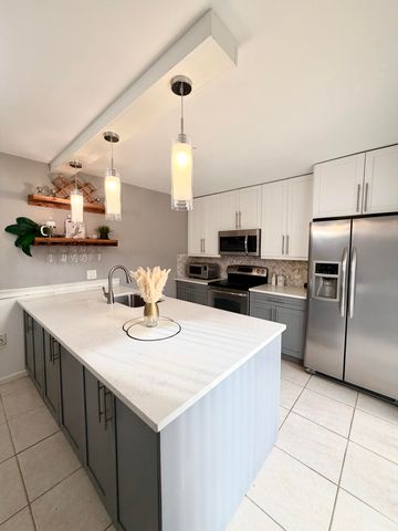 812 8th Way, West Palm Beach, FL 33407