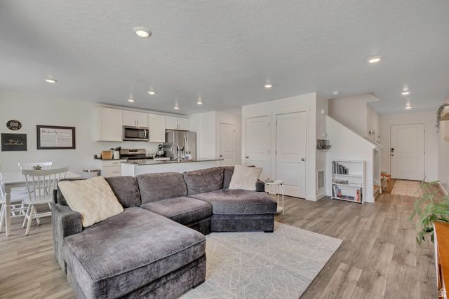 368 N MASTHEAD CT, Saratoga Springs, UT 84045