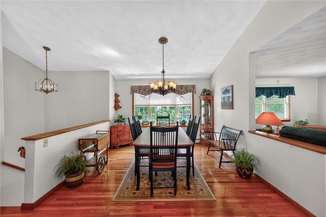 58 Brush Hill Road, Narragansett, RI 02882