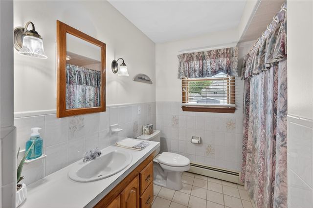 58 Brush Hill Road, Narragansett, RI 02882