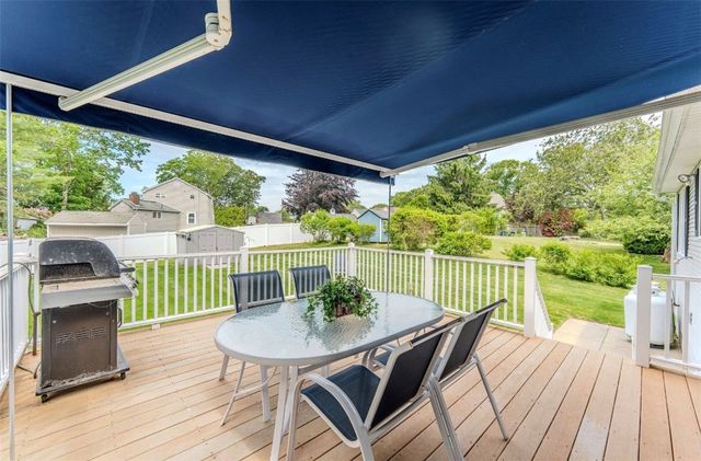 58 Brush Hill Road, Narragansett, RI 02882