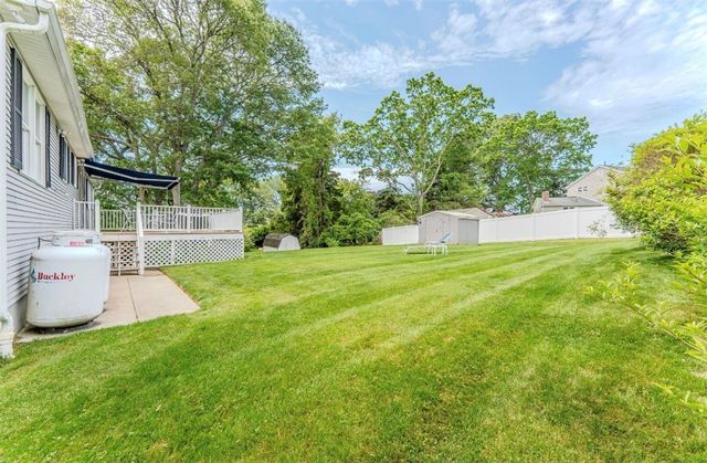 58 Brush Hill Road, Narragansett, RI 02882