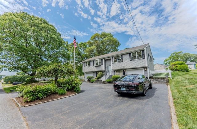 58 Brush Hill Road, Narragansett, RI 02882