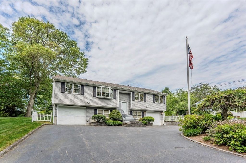 58 Brush Hill Road, Narragansett, RI 02882