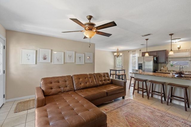 1304 Amy St, George West, TX 78022