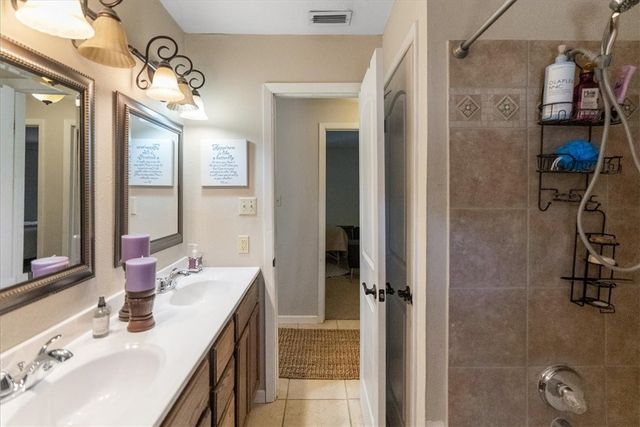 1304 Amy St, George West, TX 78022