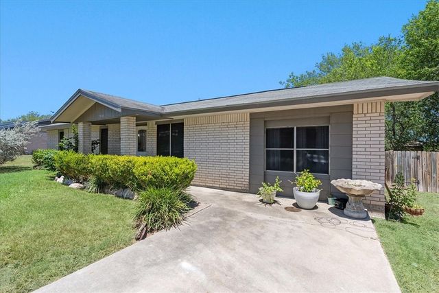 1304 Amy St, George West, TX 78022