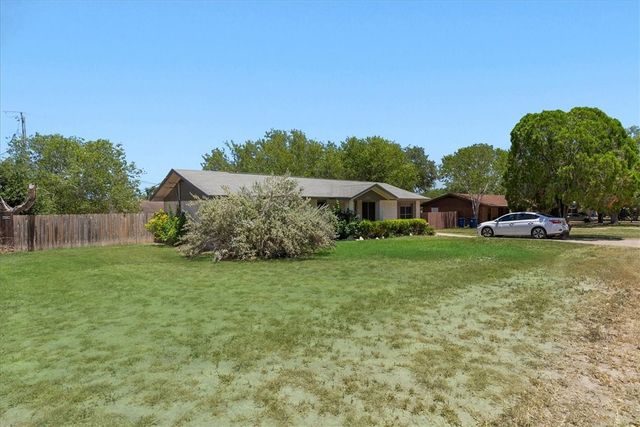 1304 Amy St, George West, TX 78022