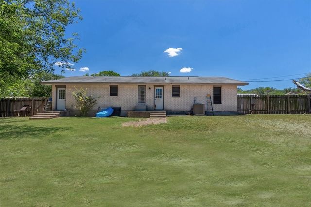1304 Amy St, George West, TX 78022