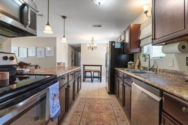 1304 Amy St, George West, TX 78022