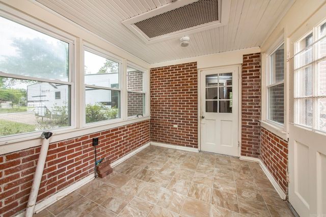 201 NE 4th Street, England, AR 72046