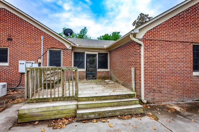 201 NE 4th Street, England, AR 72046