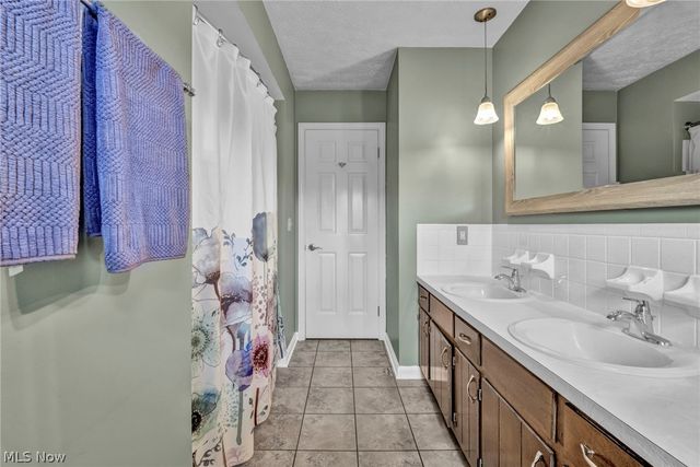2661 Eaver Street NW, Uniontown, OH 44685