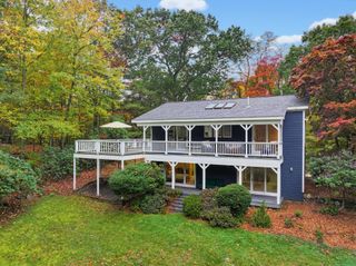 4 Hill St, Medway, MA 02053