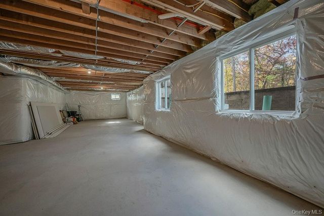 20 Bunker Lane, Middle Island, NY 11953