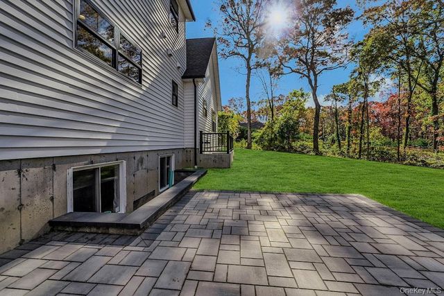 20 Bunker Lane, Middle Island, NY 11953