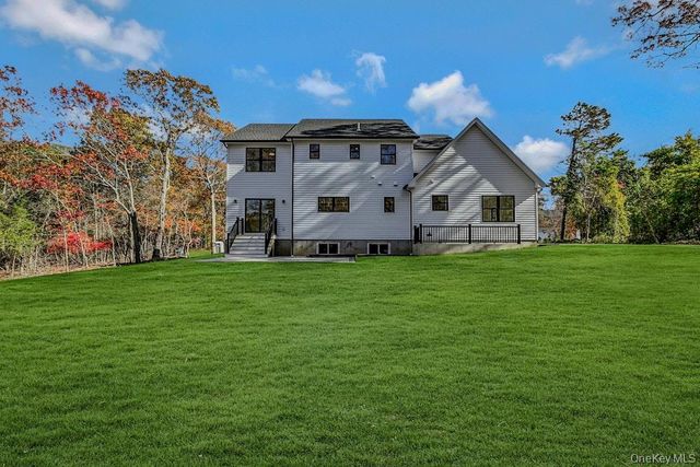 20 Bunker Lane, Middle Island, NY 11953