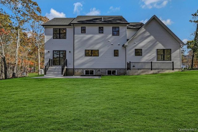 20 Bunker Lane, Middle Island, NY 11953