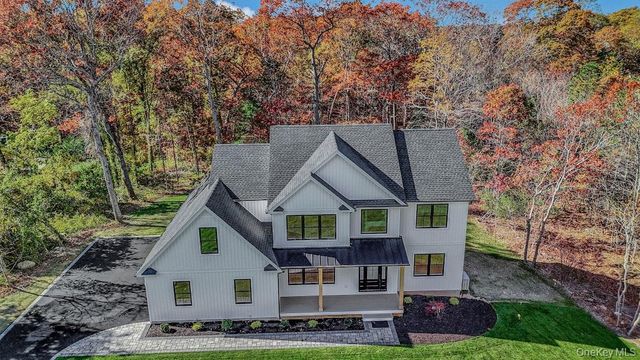 20 Bunker Lane, Middle Island, NY 11953