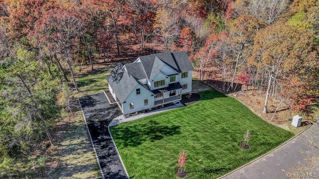 20 Bunker Lane, Middle Island, NY 11953