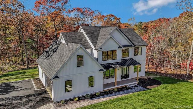 20 Bunker Lane, Middle Island, NY 11953