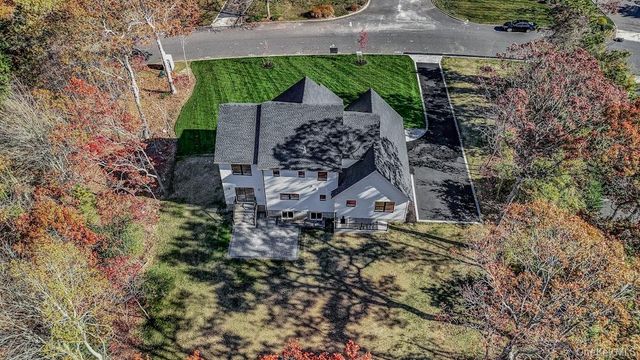 20 Bunker Lane, Middle Island, NY 11953