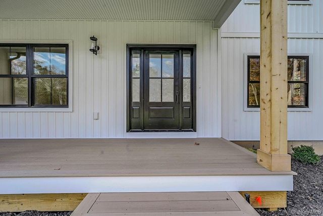20 Bunker Lane, Middle Island, NY 11953
