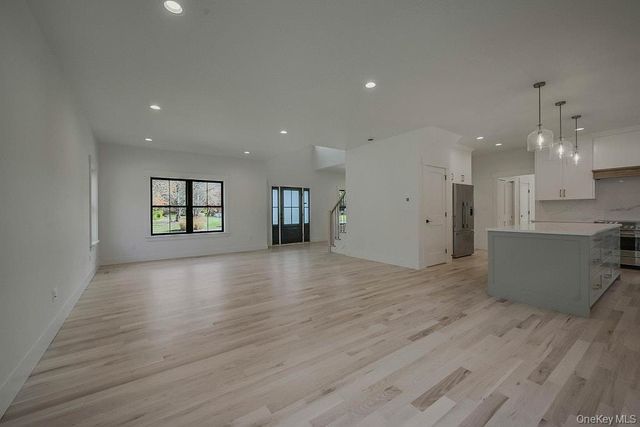 20 Bunker Lane, Middle Island, NY 11953