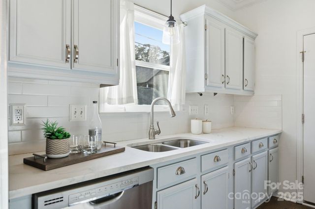 618 Olmsted Park Place, Charlotte, NC 28203