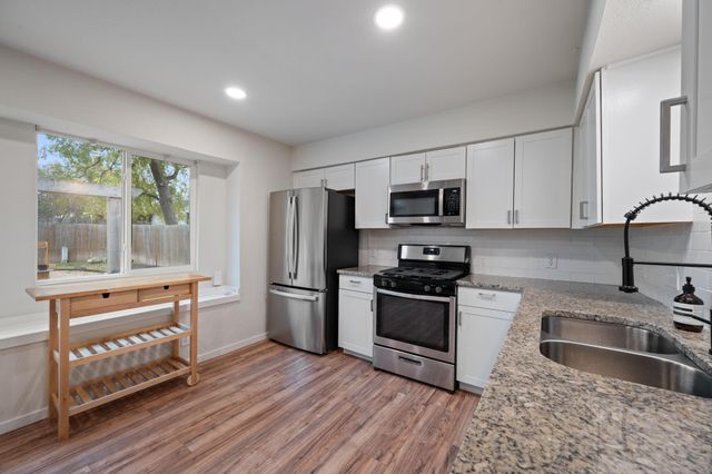 6305 Clubway LN, Austin, TX 78745