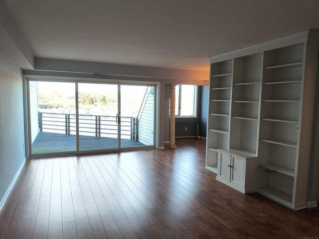 532 Popes Island Road 532, Milford, CT 06461