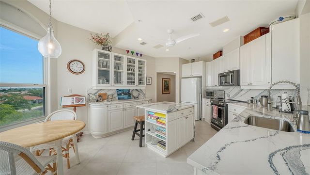 5420 EAGLES POINT CIRCLE 406, Sarasota, FL 34231