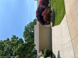 43105 W Kirkwood, Clinton Township, MI 48038