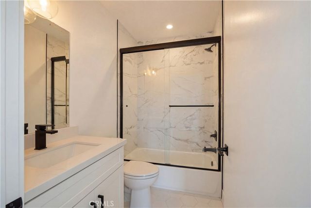 21721 Hart, Canoga Park, CA 91303