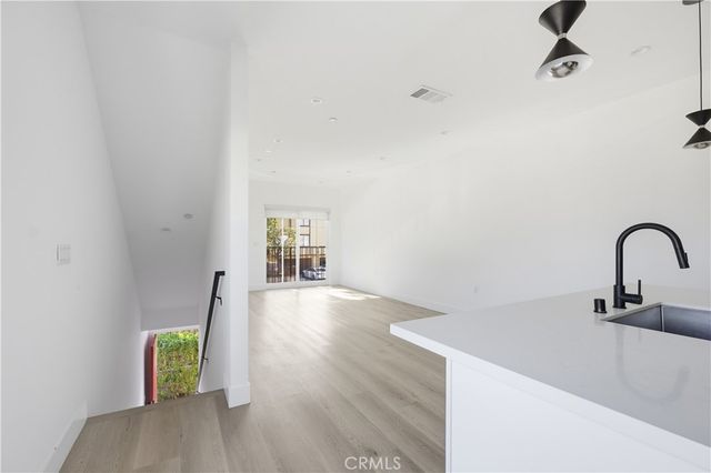 21721 Hart, Canoga Park, CA 91303