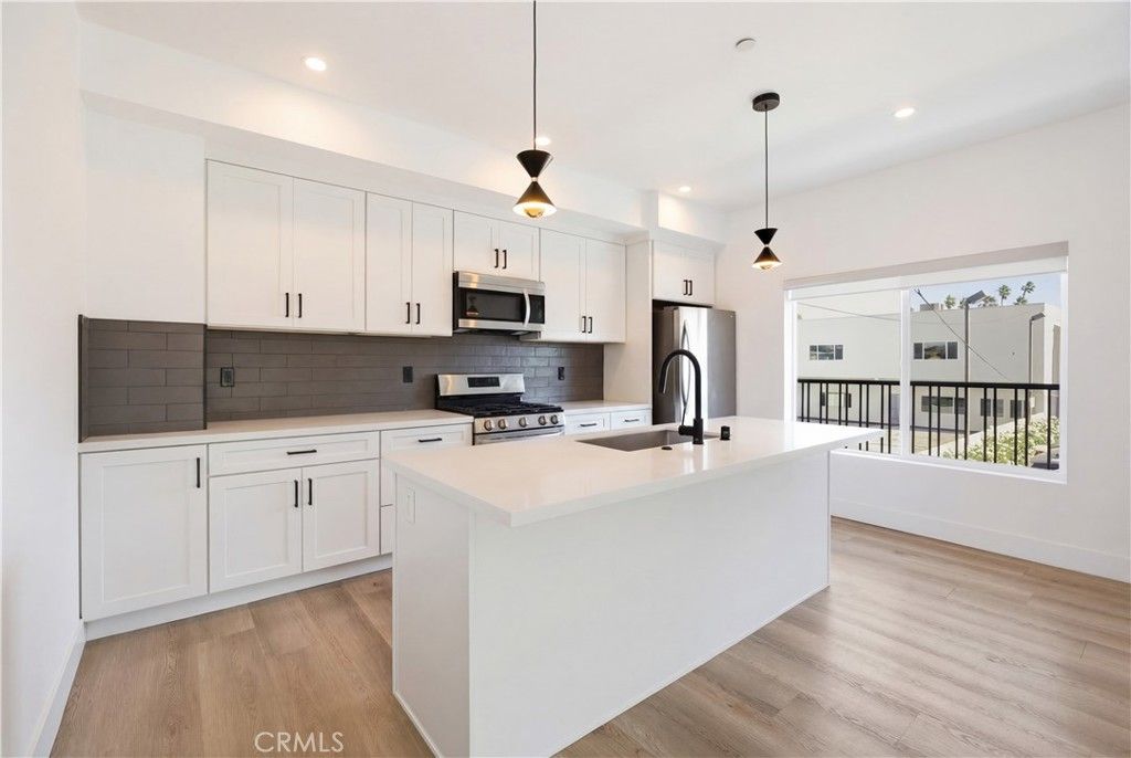 21721 Hart, Canoga Park, CA 91303