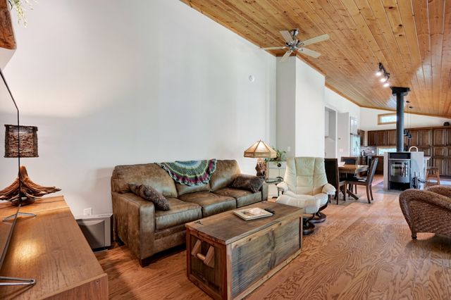 361 Bear Knob Ln, Crawford, TN 38554