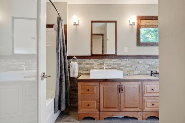 361 Bear Knob Ln, Crawford, TN 38554