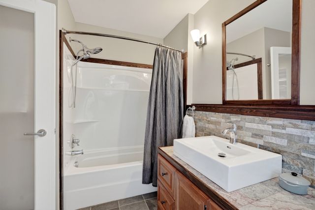 361 Bear Knob Ln, Crawford, TN 38554