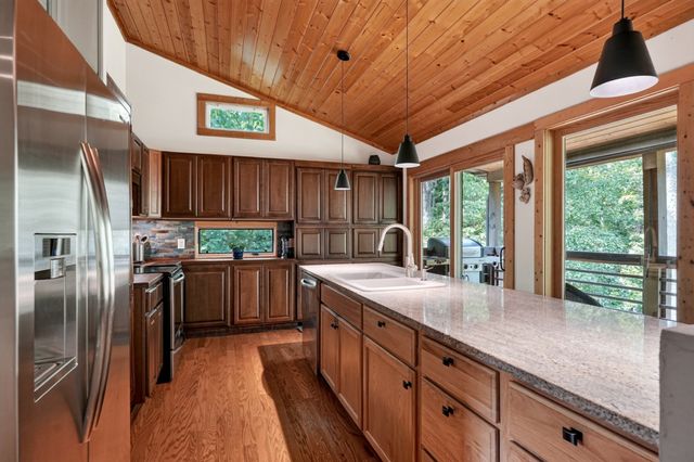 361 Bear Knob Ln, Crawford, TN 38554