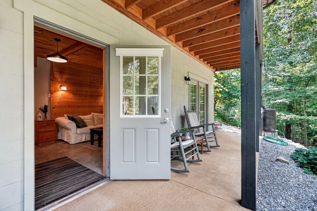 361 Bear Knob Ln, Crawford, TN 38554