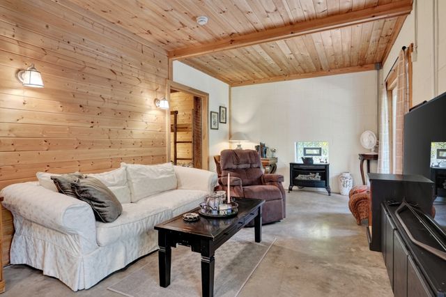 361 Bear Knob Ln, Crawford, TN 38554